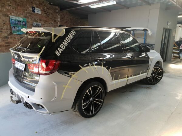 MODIFICATION DE CARROSSERIE POUR BMW X5 F15 pose garage arriere