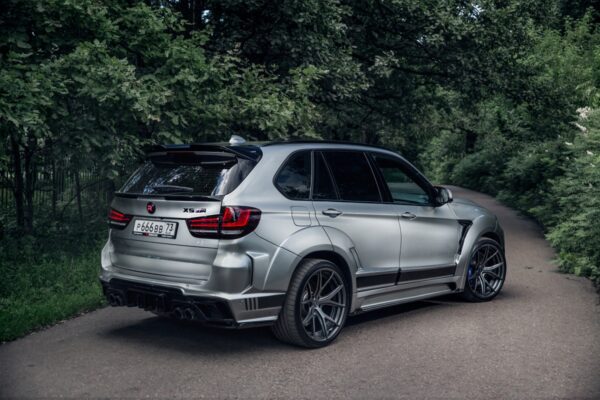 MODIFICATION DE CARROSSERIE POUR BMW X5 F15 vue 3/4 arrière